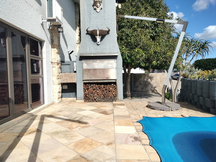 6 Bedroom Property for Sale in Bergsig Western Cape